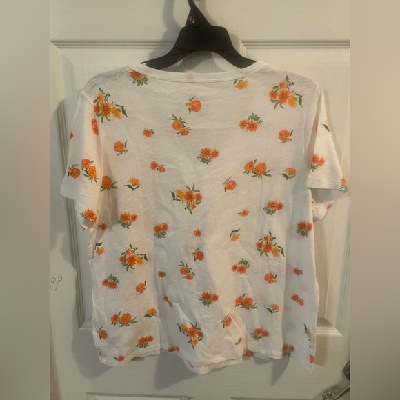 🔴 3/$12 Old Navy Orange and Green V-neck tee! NWT! - Picture 2 of 2